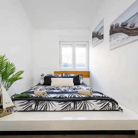 Dom wakacyjny My Dalmatia - Gajser With Private Swimming Pool