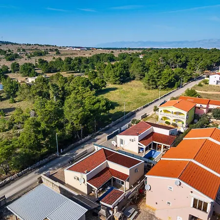 Dom wakacyjny My Dalmatia - Gajser With Private Swimming Pool *